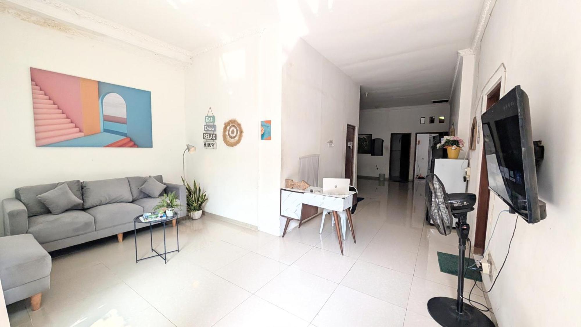 Homey Guesthouse Kertajaya 泗水 外观 照片