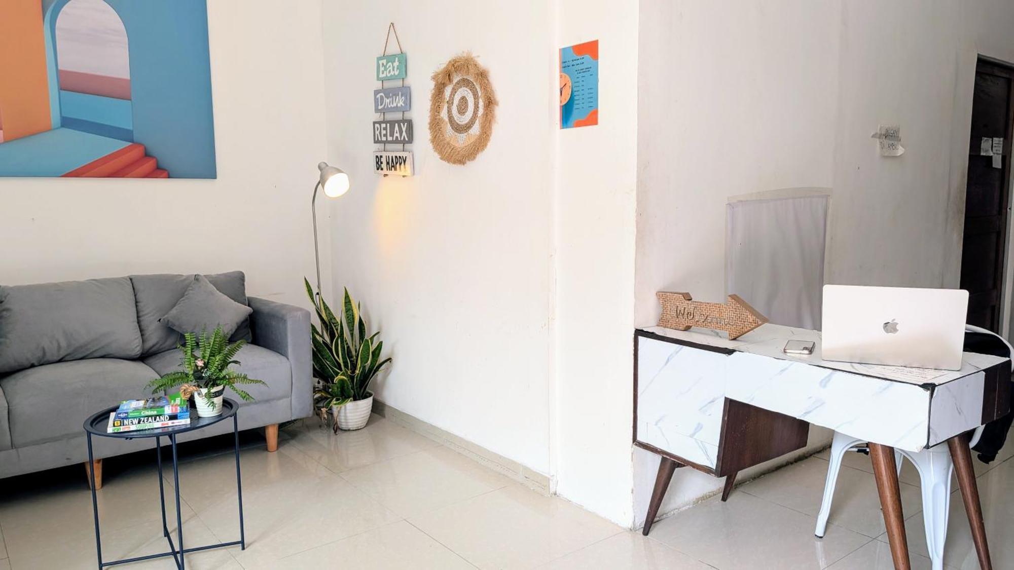 Homey Guesthouse Kertajaya 泗水 外观 照片