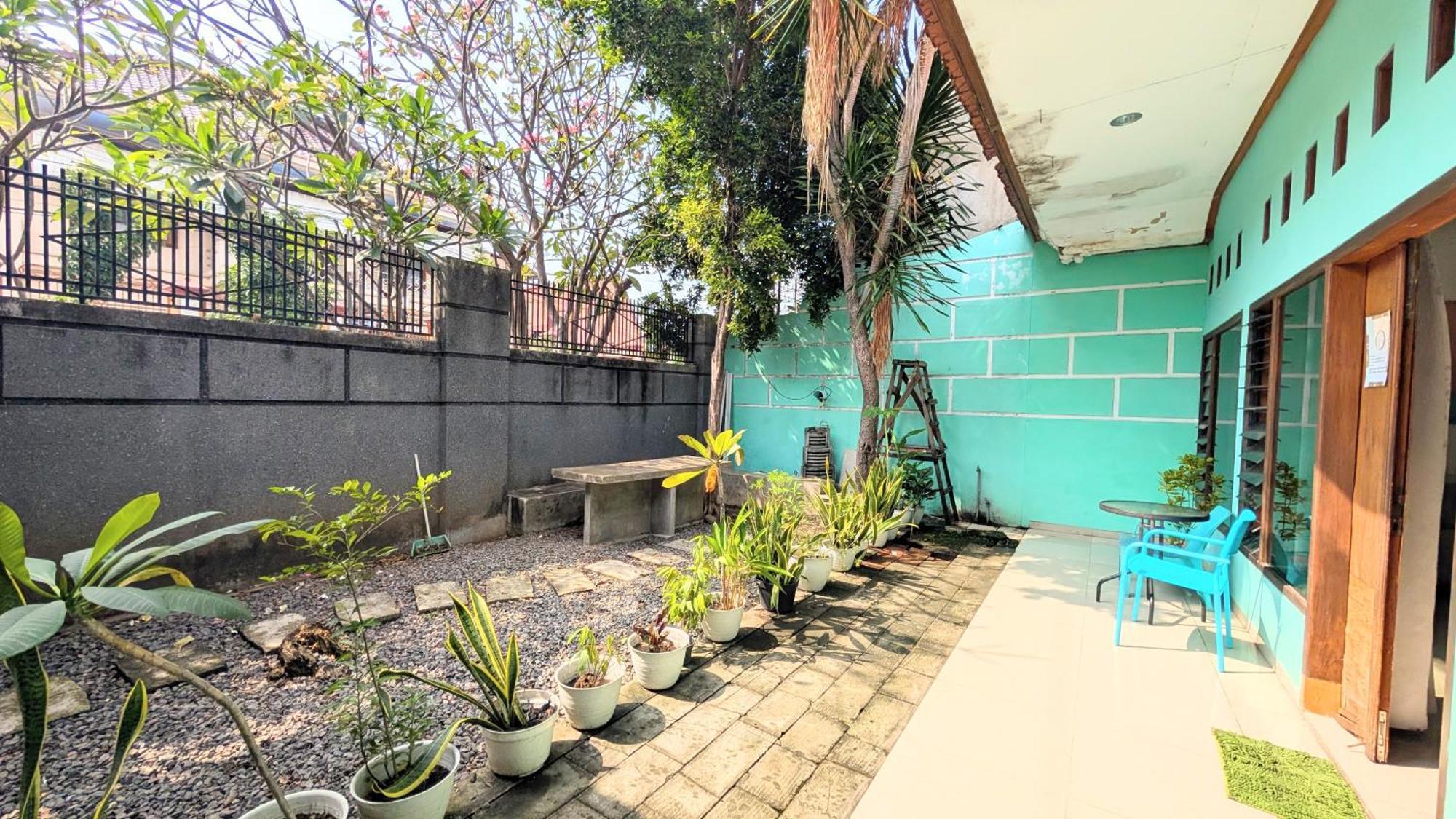 Homey Guesthouse Kertajaya 泗水 外观 照片